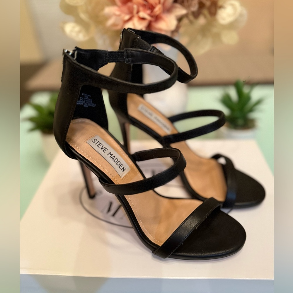 Steve Madden Elegant Black Strappy Heels - Picture 2 of 8